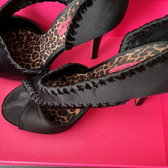 ✨Reduced BETSEY JOHNSON heels - sexy black satiny fabric and looked black ribbon - Picture 5 of 11